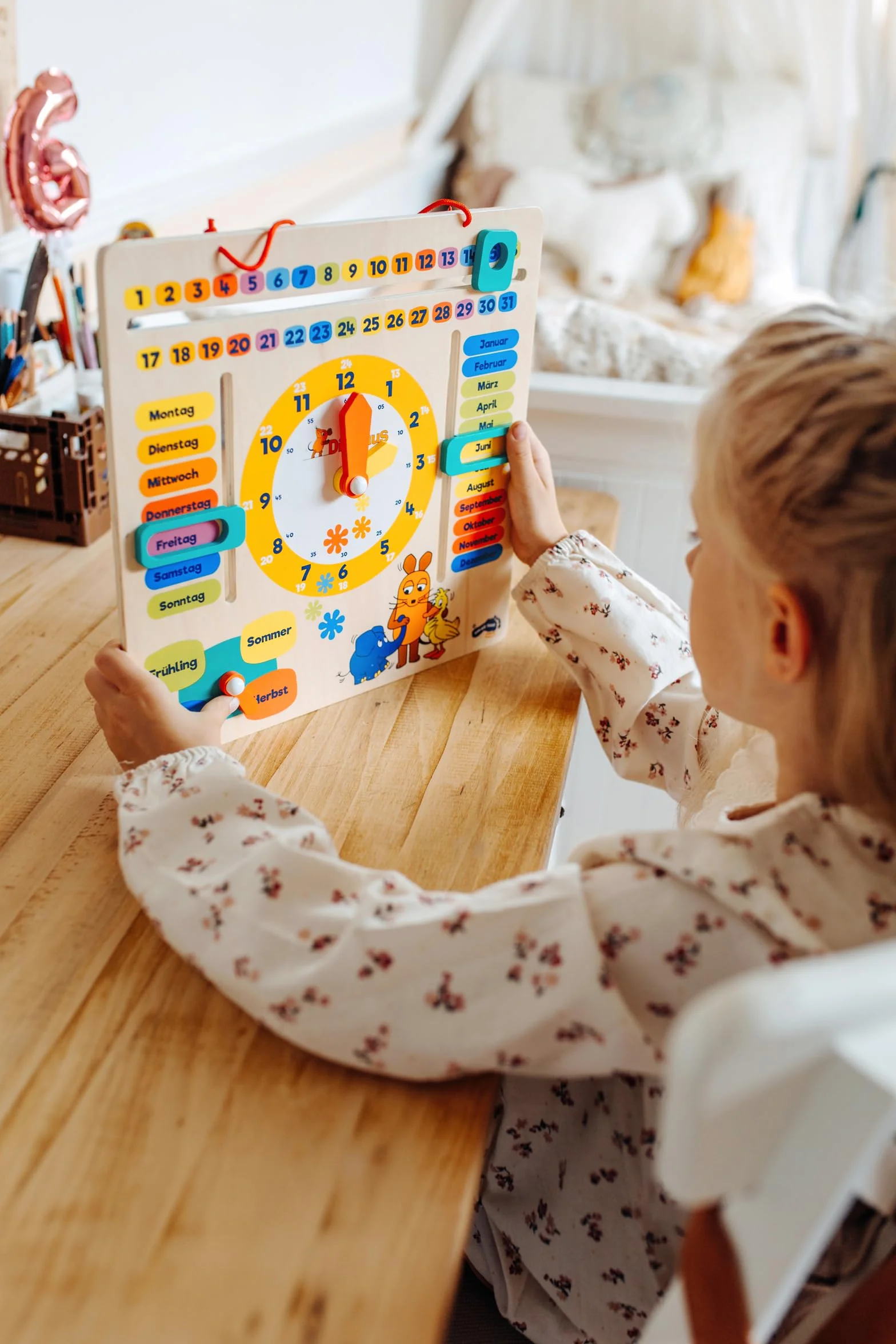 small foot Die Maus Lernuhr mit Kalender aus Holz, erklärt Datum, Jahreszeit und Uhrzeit, für Kinder ab 3 Jahren, 10496