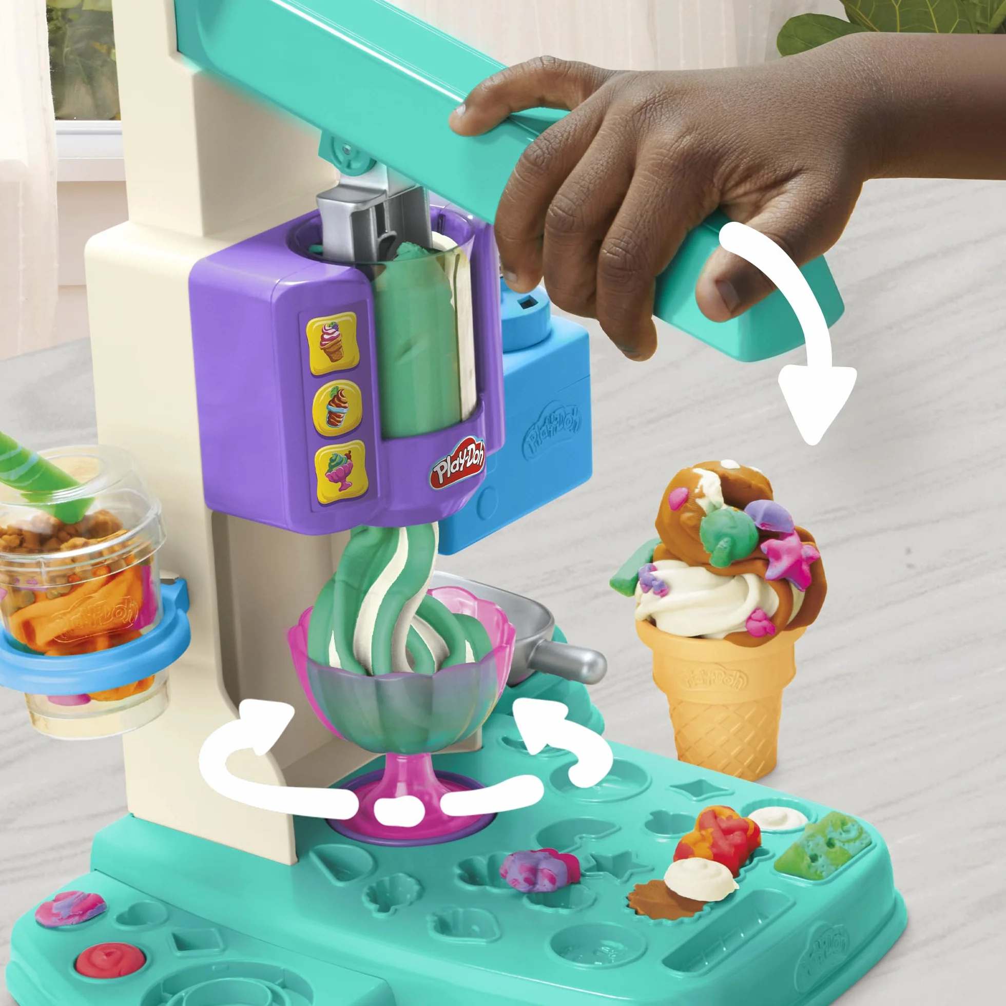 Play-Doh Bunte Regenbogen Eismaschine, 2 x 56g einfarbig & 3 x 56g zweifarbig, Spielküchen-Set mit Zubehör, kreatives Spielen für Kinder ab 3 Jahren