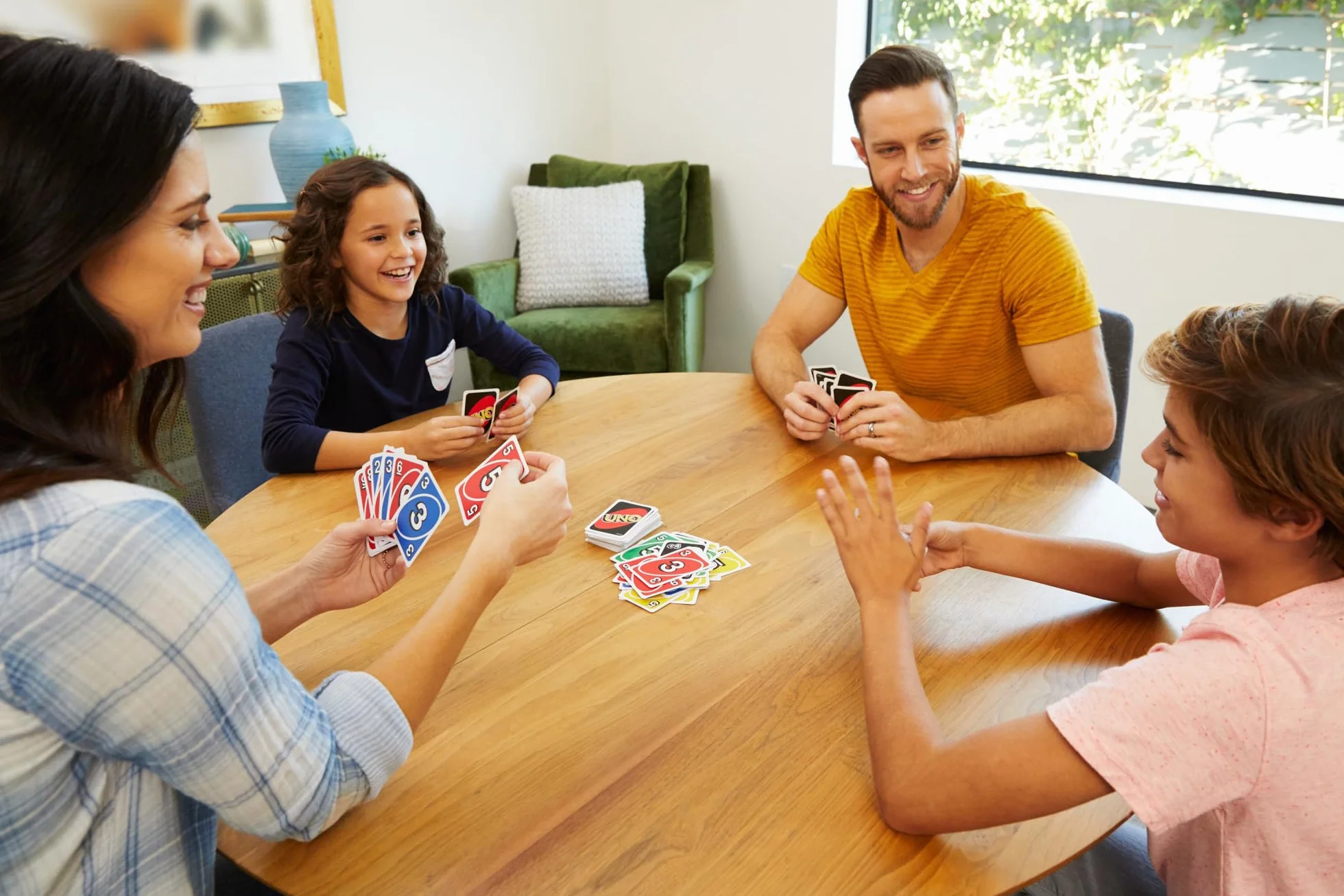 Mattel Games UNO-Kartenspiel, mit 112 Karten in hochwertiger Metallbox, exklusive Sammlerdose, Gesellschaftsspiel, Spielzeug ab 7 Jahren, HGB63