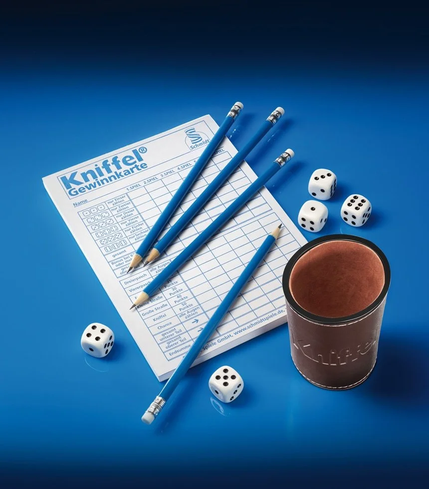 Schmidt Spiele 49203 Kniffel, Classic Line, mit großem Block, mit original Kniffelbecher
