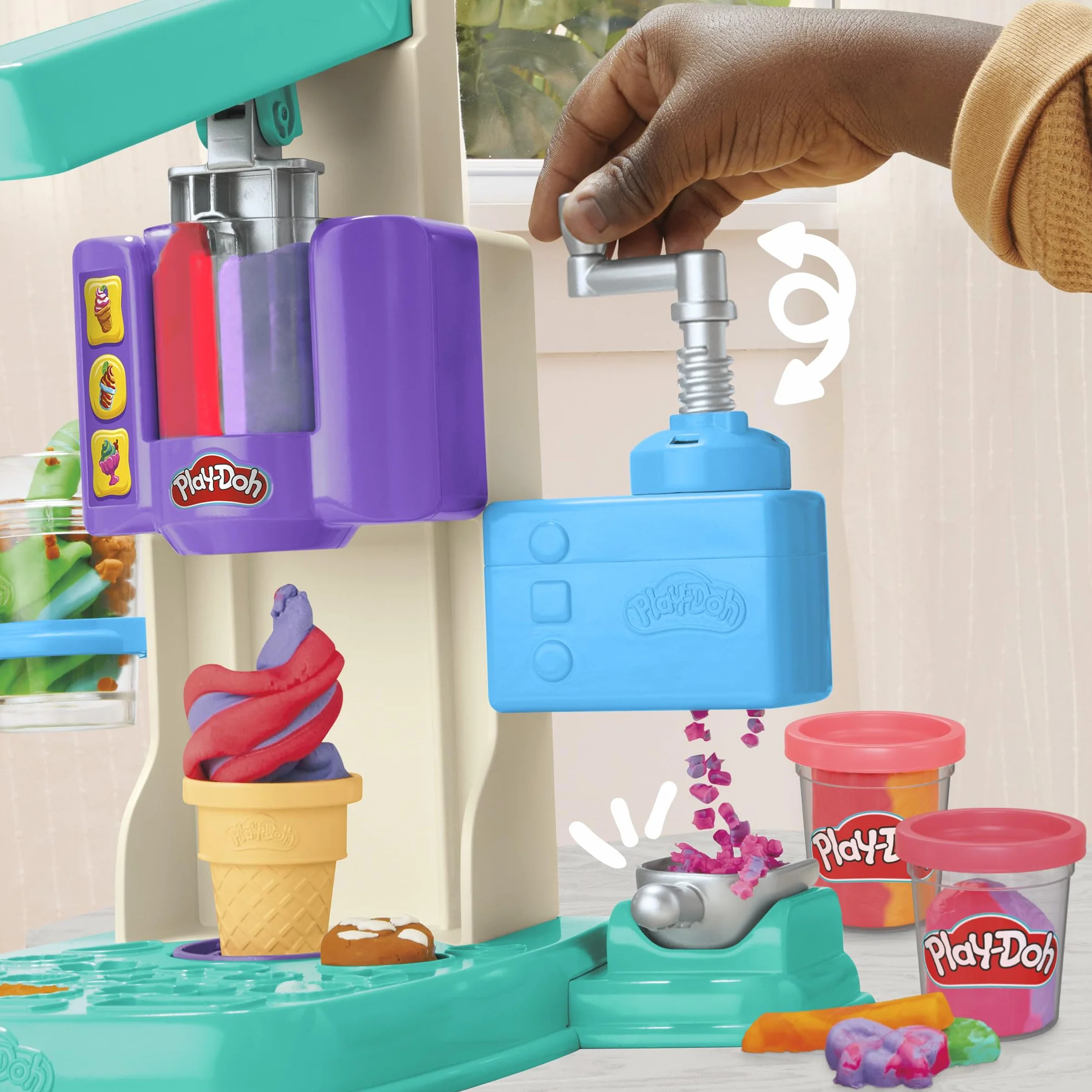 Play-Doh Bunte Regenbogen Eismaschine, 2 x 56g einfarbig & 3 x 56g zweifarbig, Spielküchen-Set mit Zubehör, kreatives Spielen für Kinder ab 3 Jahren